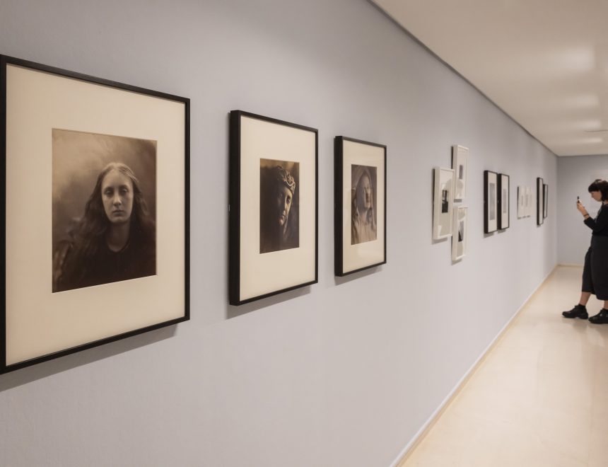 Francesca Woodman y Julia Margaret Cameron: retratos para soñar. IVAM, Valencia