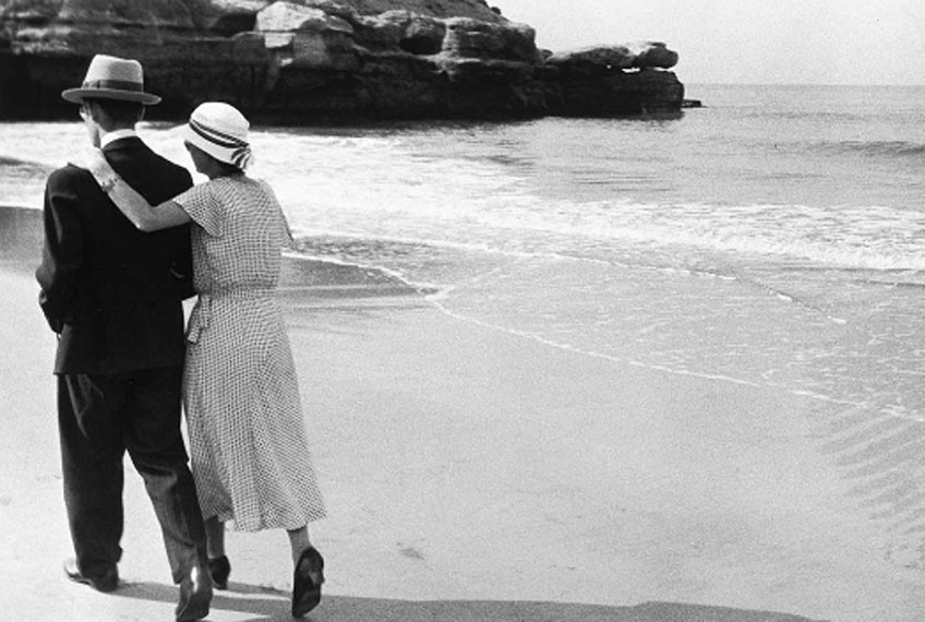 René-Jacques. Couple sur la plage, Royan, 1932. © ministère de la Culture /Médiathèque de l’architecture et du patrimoine / Donation René-Jacques