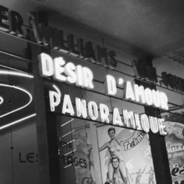 René-Jacques. Cinéma à Pigalle. París, 1953. © ministère de la Culture / Médiathèque de l’architecture et du patrimoine / Donation René-Jacques