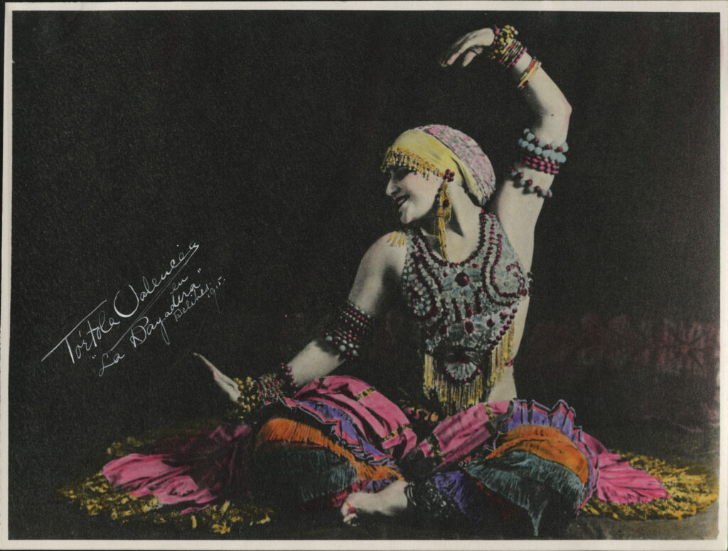 Adolf Mas. Tórtola Valencia. Danza "La bayadera", 1914. © MAE-Institut del Teatre