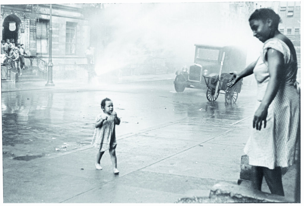 Helen Levitt. New York, hacia 1939. © Film Documents LLC, courtesy Zander Galerie, Cologne