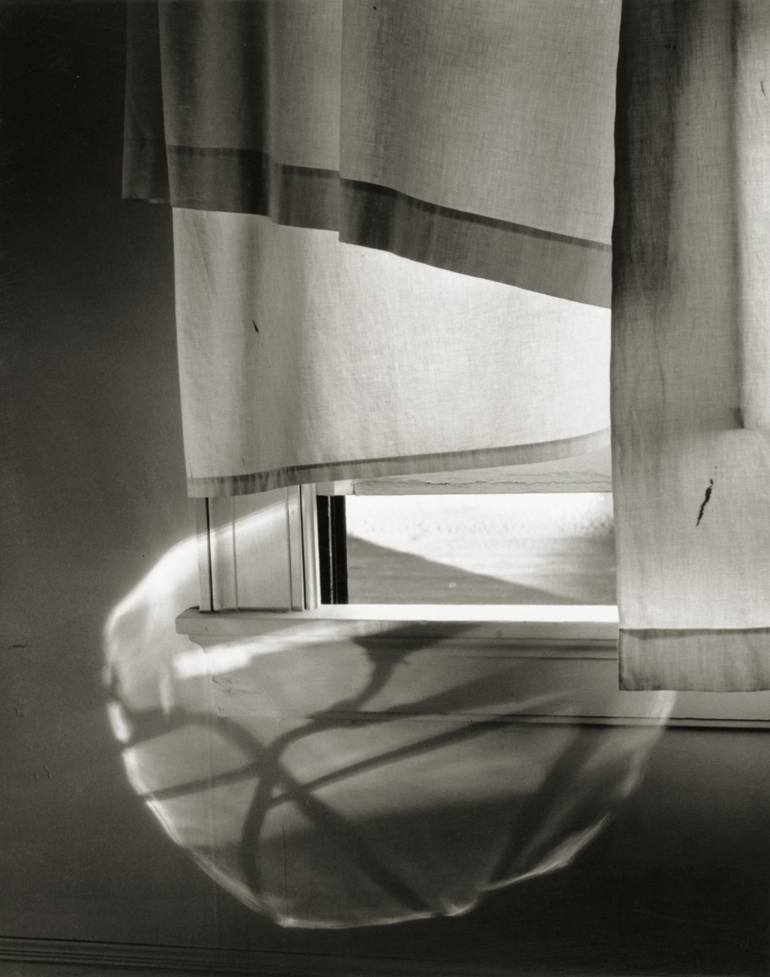 Minor White. N. Union Street, Rochester, de Sequence Sound of One Hand, 1958. The Minor White Archive, Princeton University Art Museum