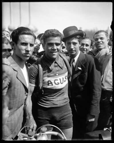 Puig Farran. Vicente Carretero, ganador de la primera etapa de la carrera Tarragona-Madrid, abril 1936. Arxiu Fotogràfic de Barcelona/ Archivo de la familia Puig Farran