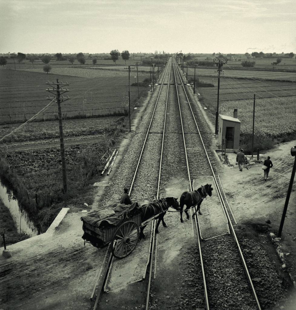 Joaquín Tusquets de Cabirol. El Prat de Llobregat, Barcelona, octubre del 1952. Archivo Fotográfico Joaquín Tusquets de Cabirol/ Museu Marítim de Barcelona © Archivo Fotográfico Joaquín Tusquets de Cabirol