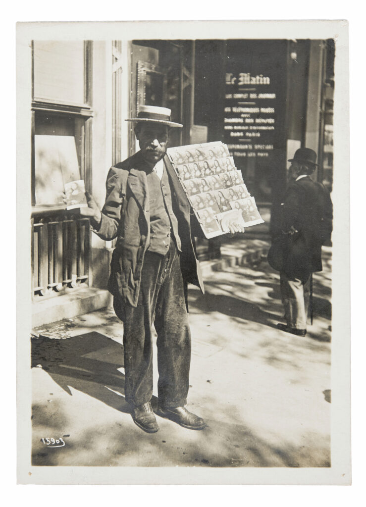 Agence Meurisse. Postkarten-Verkäufer in Paris, 1911. Jacques Herzog und Pierre de Meuron Kabinett, Basel 