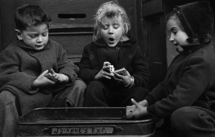 Ruth Orkin. The Card Players, New York City, 1952