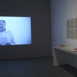 Vista de sala de la exposición "Ignacio Gómez de Liaño. ABandonar la escritura" en el Museo Reina Sofía