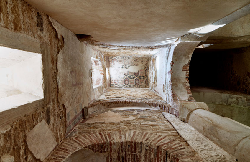 Interior de San Miguel de Lillo. Estado final de la nave sur tras la restauración