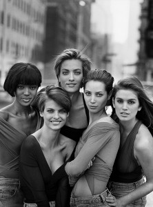 Peter Lindbergh. Naomi Campbell, Linda Evangelista, Tatjana Patitz, Christy Turlington & Cindy Crawford, New York, 1990 © Peter Lindbergh (Courtesy of Peter Lindbergh, Paris / Gagosian Gallery)