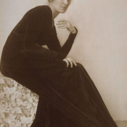 Madame d´Ora. Painter Mileva Roller (née Stoisavljevic) in a reform dress, 1910