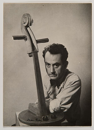 Autoportrait avec Emak Bakia, 1935 © Man Ray Trust, VEGAP, Madrid, 2019
