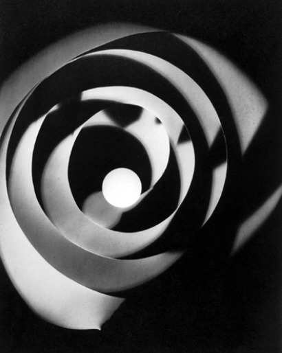 Man Ray. Rayograma, hacia 1921-1928 (1966). Colección particular, París © Man Ray 2015 Trust, VEGAP, Málaga, 2024. Fotografía: Telimage, París