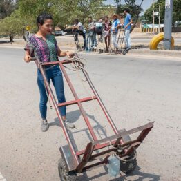 Teresa Margolles, Carreti llera sobre el puente internacional Simón Bolívar, 2018