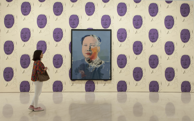 Vista de sala de la exposición "Warhol. El arte mecánico" en el Museo Picasso Málaga