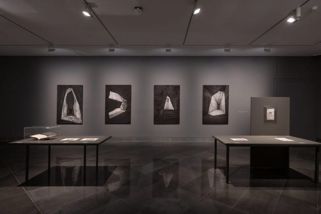 Nicolás Combarro. Mirar a otro lado. Museo Universidad de Navarra. Fotografía: Manuel Castells