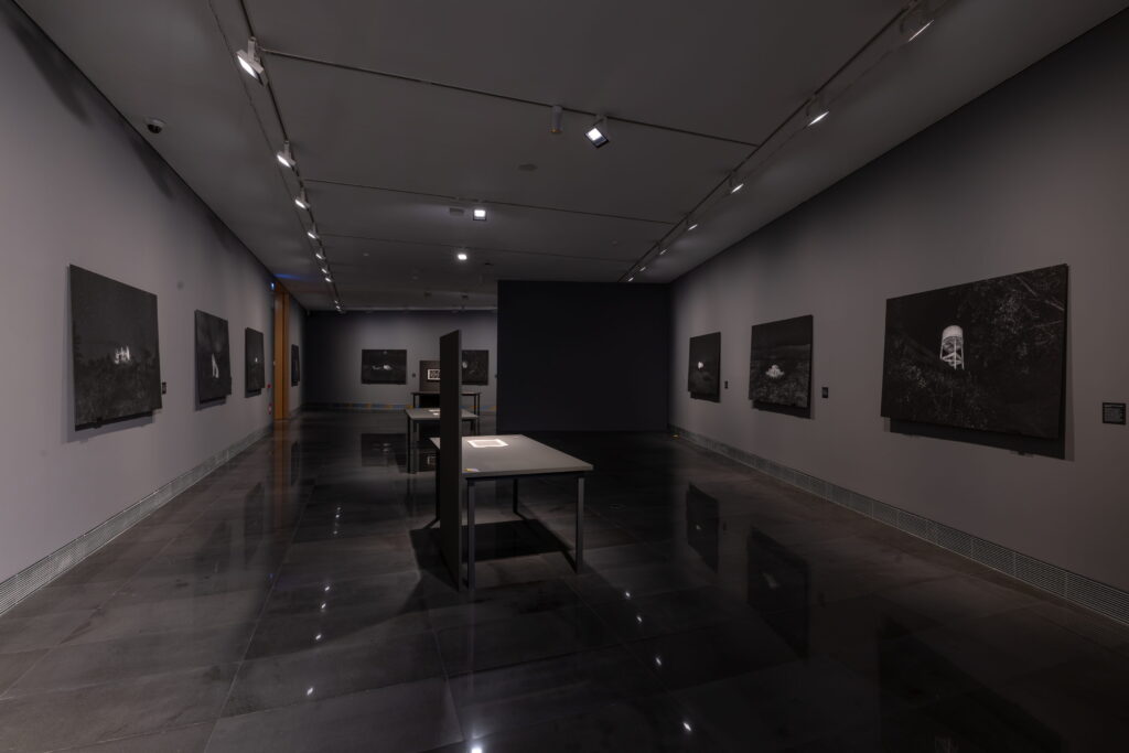 Nicolás Combarro. Mirar a otro lado. Museo Universidad de Navarra. Fotografía: Manuel Castells