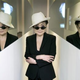 Yoko Ono y el observador observado