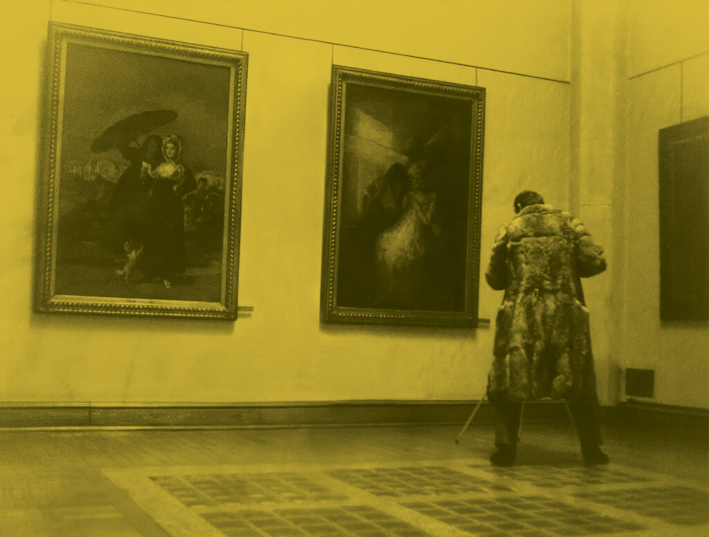 Sigmar Polke fotografiando el cuadro Las viejas, de Goya, en el Palais des Beaux-Arts de Lille, 1982 Fotografía © Britta Zoellne