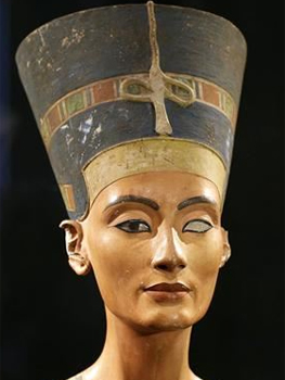 Busto de la Reina Nefertiti. XVIII dinastía, hacia 1340 a.C. © Staatliche Museen zu Berlin (National Museums in Berlin). Fotografía: Sandra Steiß