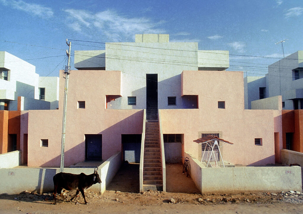 Balkrishna Doshi, Viviendas para la Life Insurance Corporation of India, Ahmedabad, 1973 © Vastushilpa Foundation, Ahmedabad