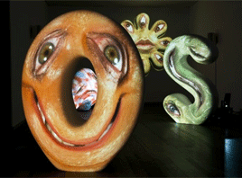 Tony Oursler. Caricatures, 2003–2005. Cortesía del artista