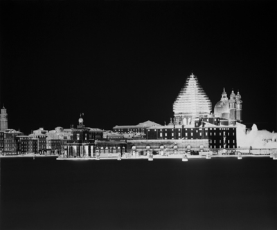 Vera Lutter. Isola di San Giorgio, Venice: January 25, 2008 © Vera Lutter. Cortesía de la artista