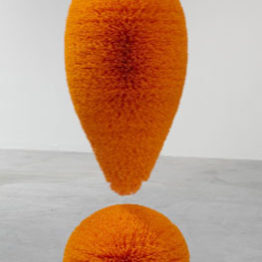 Richard Artschwager. Signo de exclamación, 2010