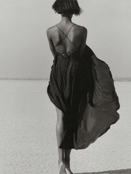 Herb Ritts. Naomi, Close Fit 2, El Mirage, 1988. Herb Ritts Foundation