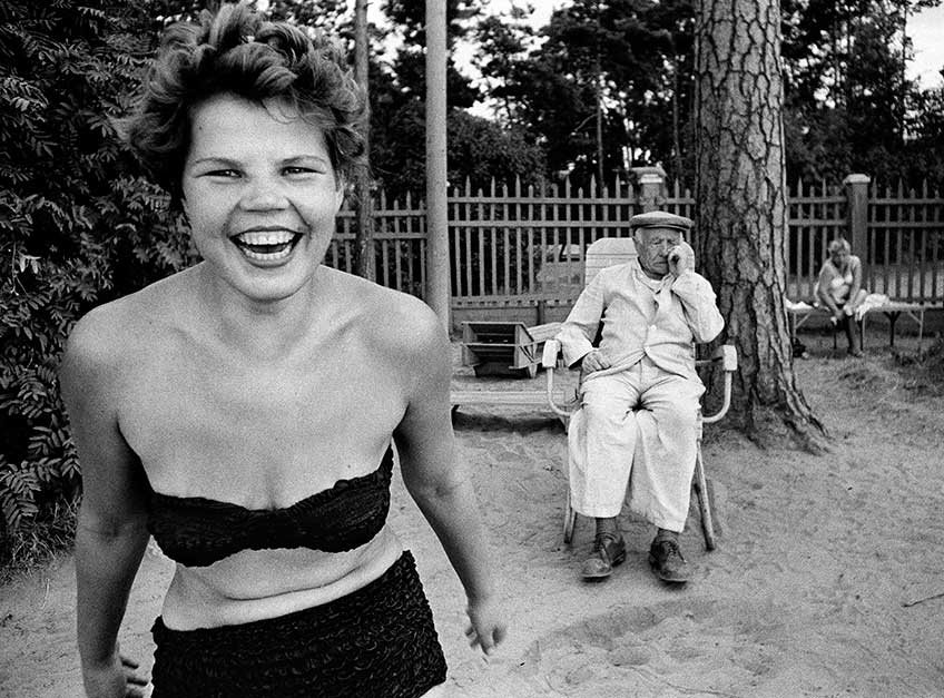 William Klein. Bikini, Moscova river’s beach, Moscow 1959