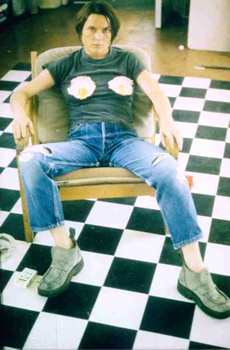 Sarah Lucas, Autorretrato con huevos fritos 1996