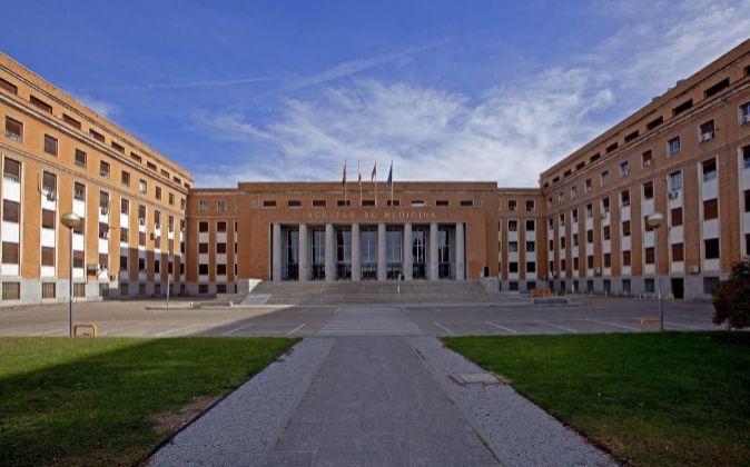 8 Auxiliares de Biblioteca en la Universidad Complutense de Madrid