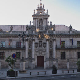 7 Auxiliares de Archivos, Bibliotecas y Museos en la Universidad de Valladolid