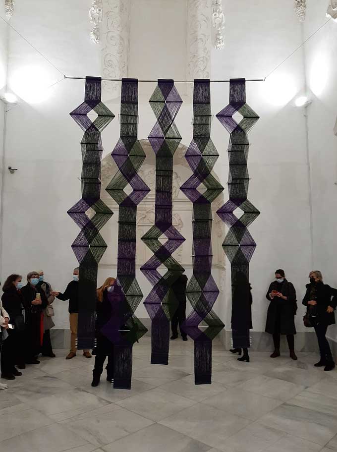 De las Bienales de Lausana a hoy: orígenes y recorrido del arte textil contemporáneo. CAAC