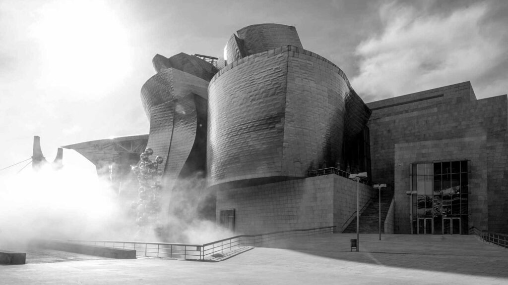 El cine habitado por museos. Un recorrido por cuatro encuentros entre el lenguaje audiovisual y los centros de arte. Museo Guggenheim Bilbao