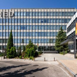 2 Ayudantes de Archivos, Bibliotecas y Museos en la Universidad Nacional de Educación a Distancia. UNED