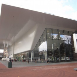 El Stedelijk Museum de Ámsterdam contratará dos nuevos comisarios