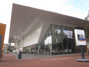 El Stedelijk Museum de Ámsterdam contratará dos nuevos comisarios