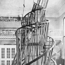 Modelo de Monumento a la III Internacional construido bajo la dirección de Tatlin, 1920. CNAC-MNAM-Grand Palais