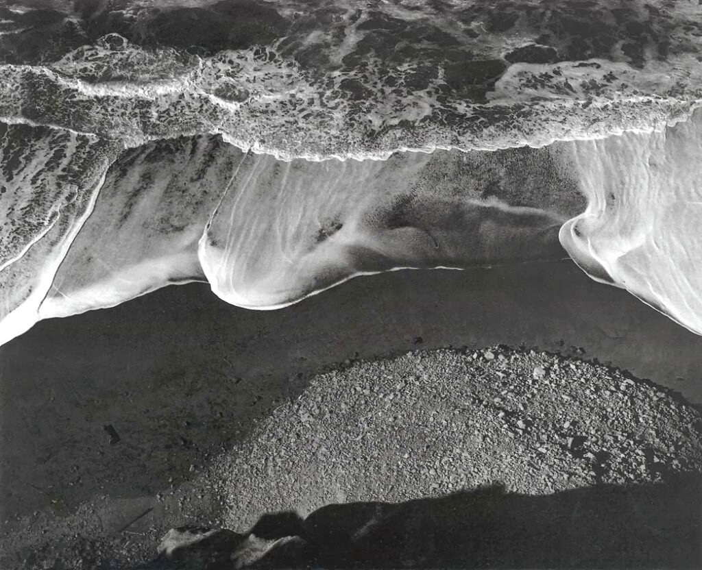 Ansel Adams. Secuencia de oleaje III, costa de California, hacia 1940