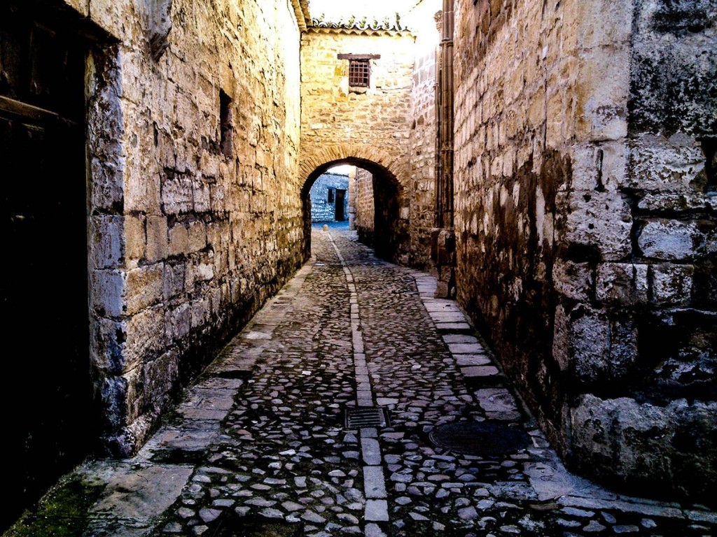 Una de las calles del casco antiguo de Baeza, próximas a la Catedral