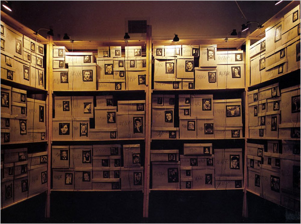 Christian Boltanski. Almacén. Detective, 1988. 