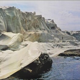 Christo y Jeanne-Claude. Wrapped coast, 1968-1969