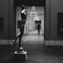 Elliott Erwitt. Metropolitan Museum, New York, 1949