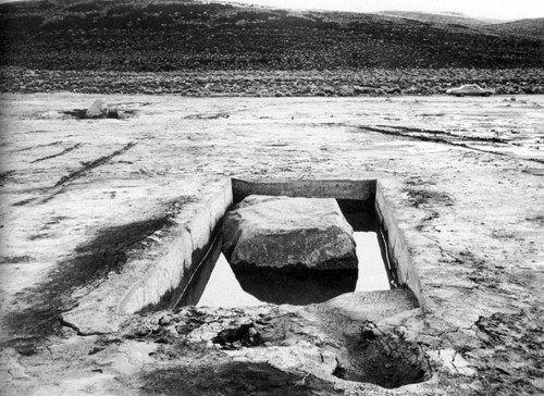 Michael Heizer. Displaced/replaced mass, 1969