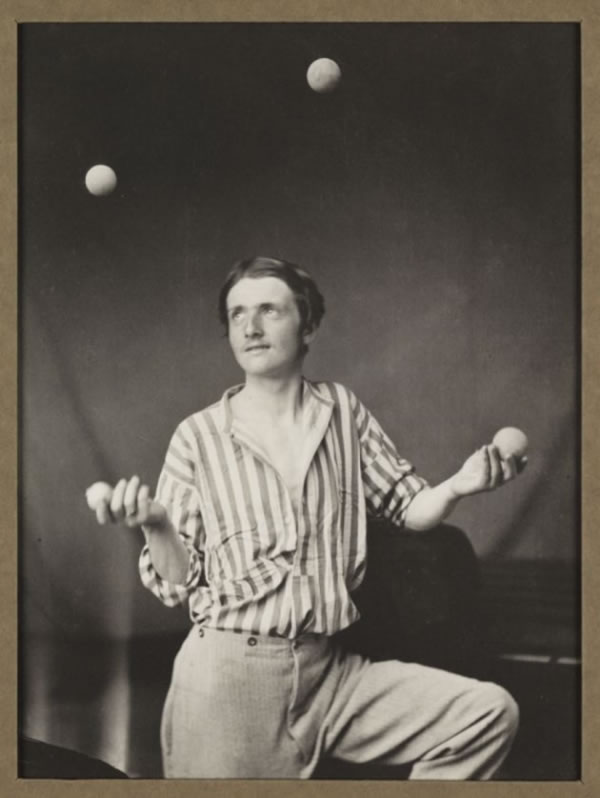 Oscar G. Rejlander. The Juggler, hacia 1865. Victoria and Albert Museum, Londres