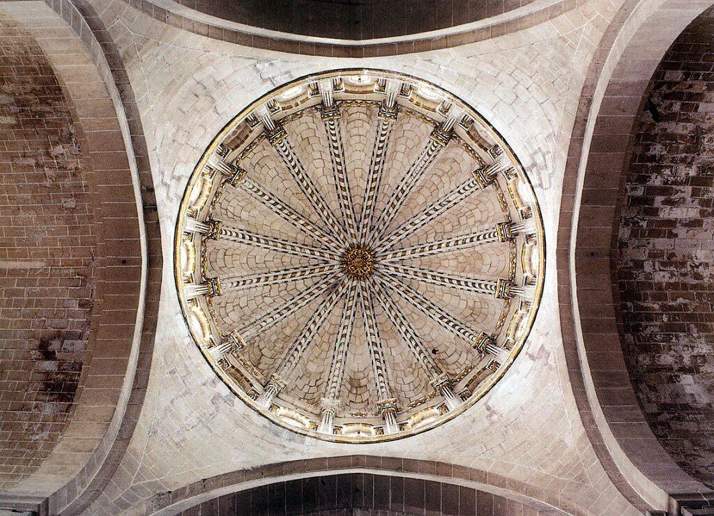 Cimborrio de la Catedral de Zamora desde el interior del templo