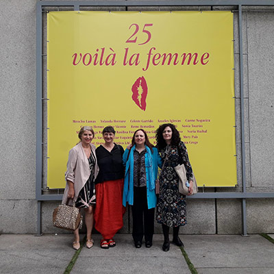Voilà la femme. Susana Blas con Yolanda Herranz, Reme Remedios e Isabel Alonso, compartiendo una visita guiada a la exposición
