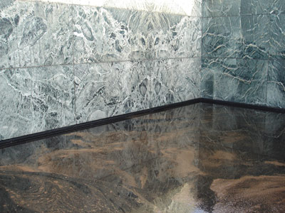 Instalación de Ai Weiwei en el Pabellón Mies van der Rohe. Foto: Fundació Mies van der Rohe